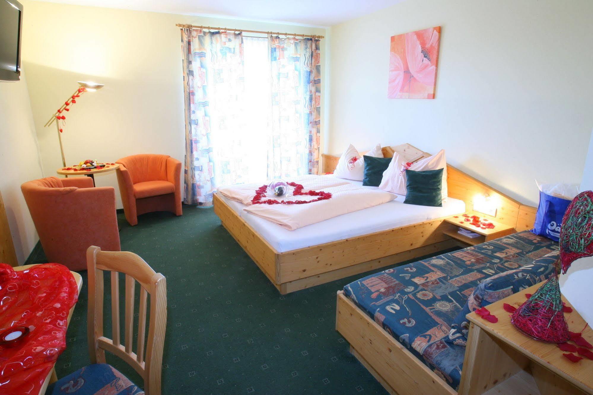 Hotel Garni Oasis Loipersdorf Jennersdorf Exteriör bild