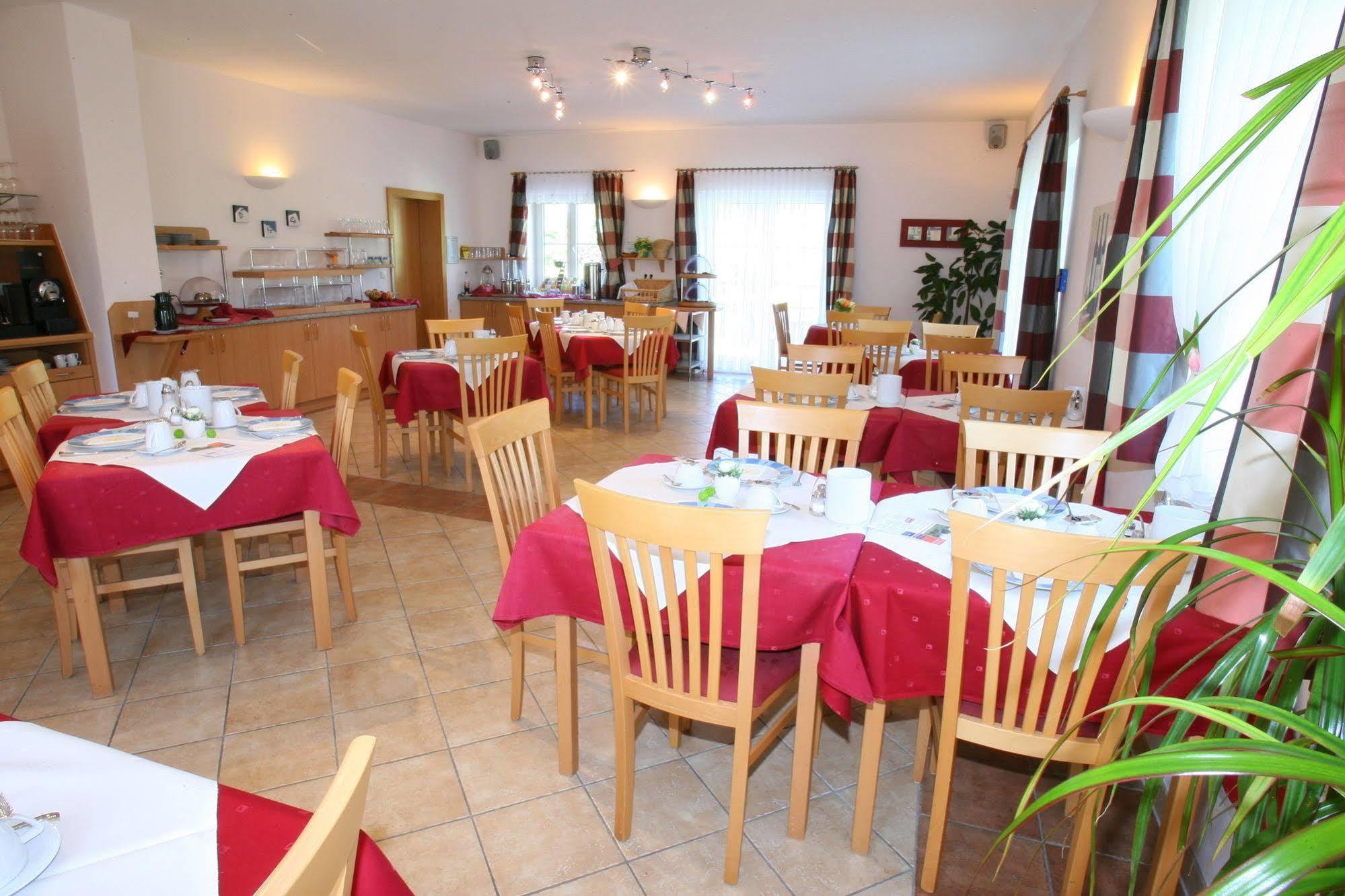 Hotel Garni Oasis Loipersdorf Jennersdorf Exteriör bild